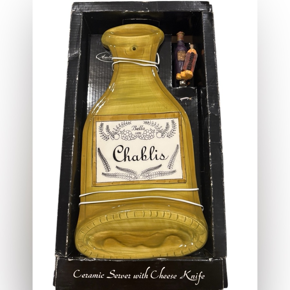 Bella Chablis Ceramic‎ Wine Bottle Cheese Server with Knife Vintage Look Party